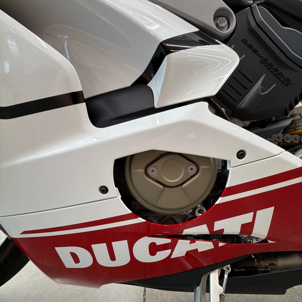 Photo 8 of this DUCATI PANIGALE V4