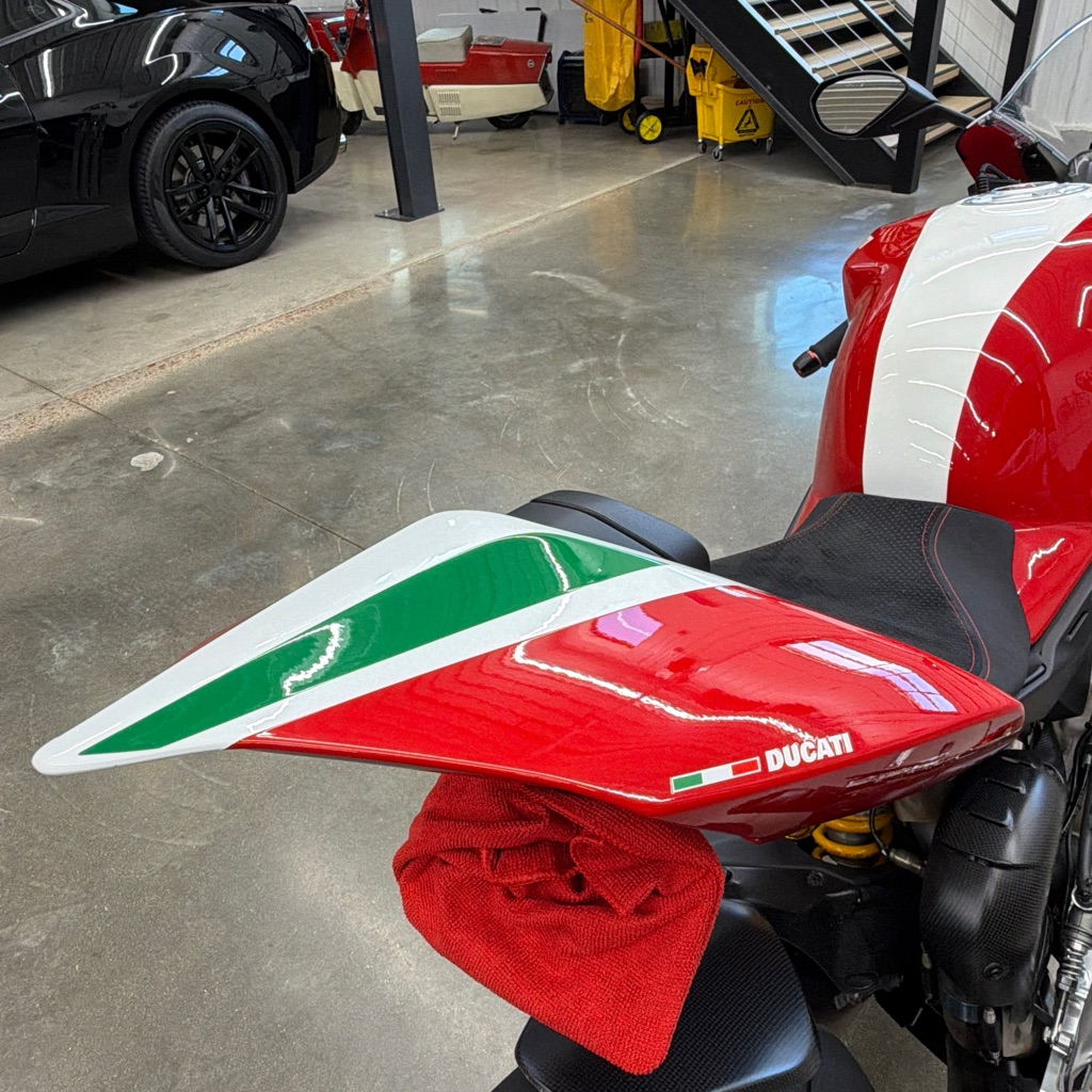 Photo 22 of this DUCATI PANIGALE V4