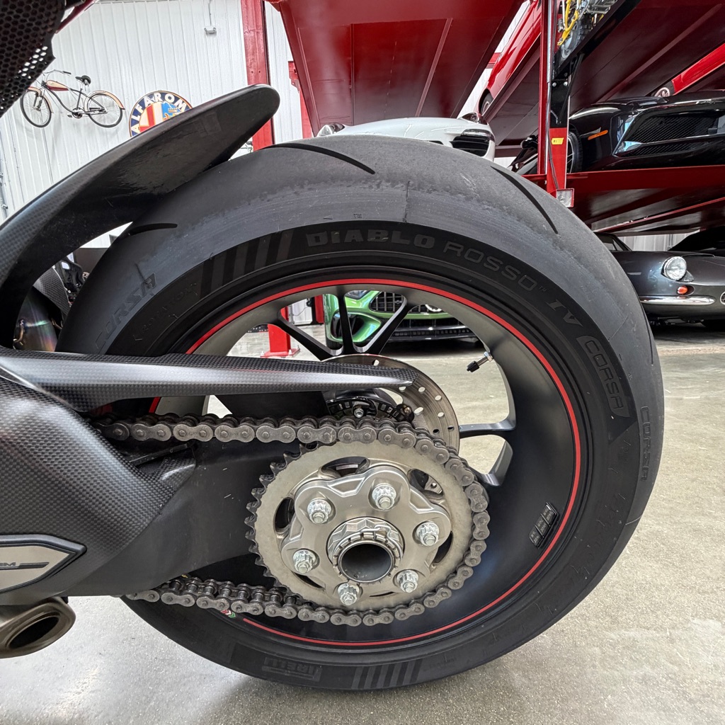 Photo 14 of this DUCATI PANIGALE V4
