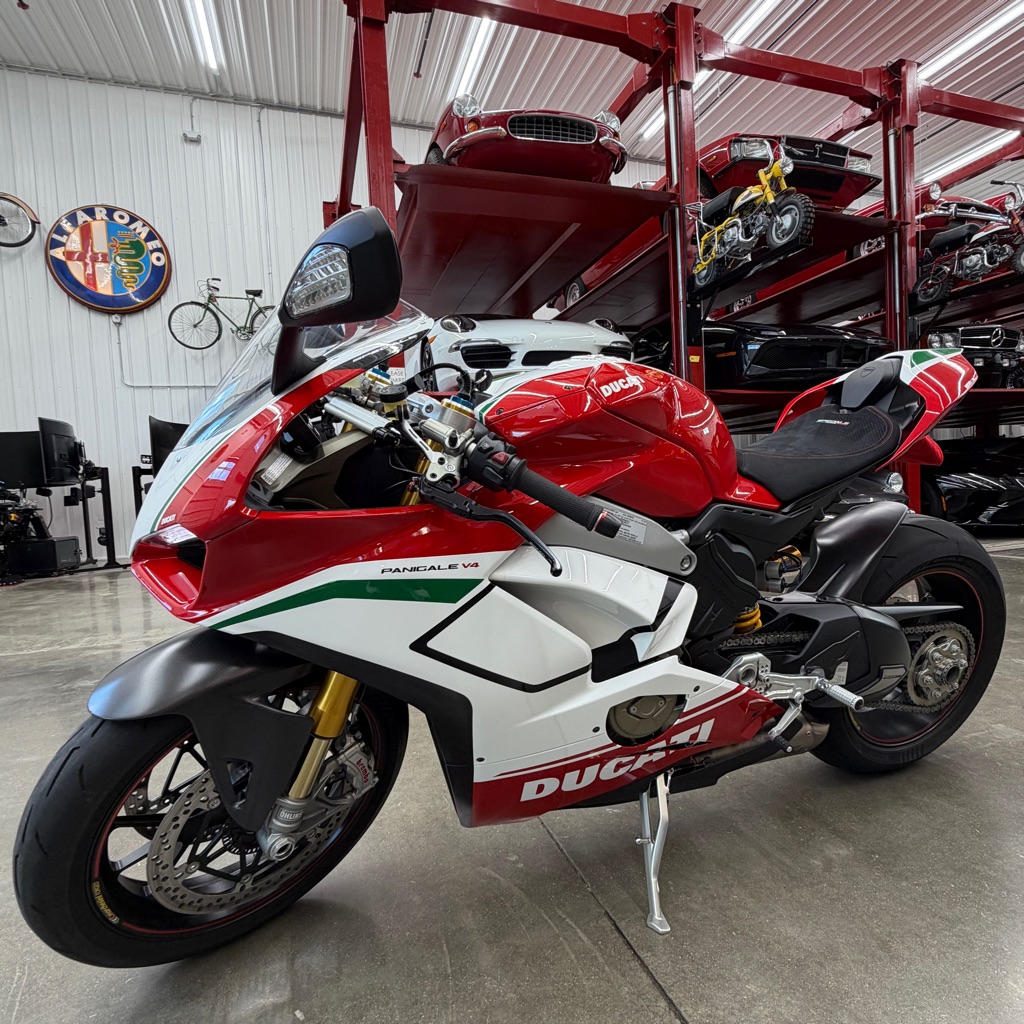 Photo 4 of this DUCATI PANIGALE V4