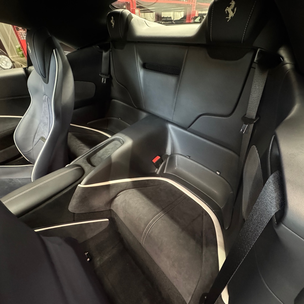 Photo 9 of this FERRARI ROMA SPIDER