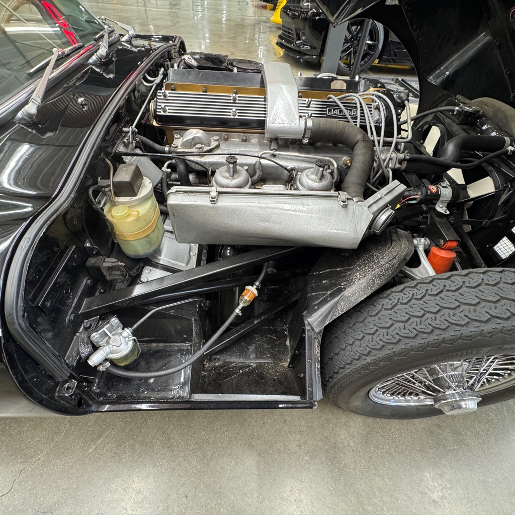 Photo 23 of this JAGUAR E-TYPE