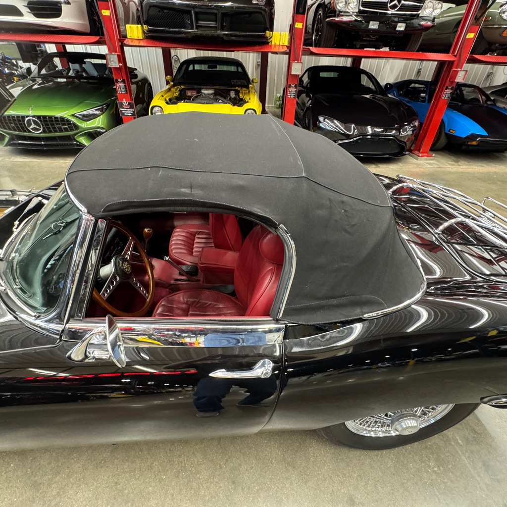 Photo 16 of this JAGUAR E-TYPE