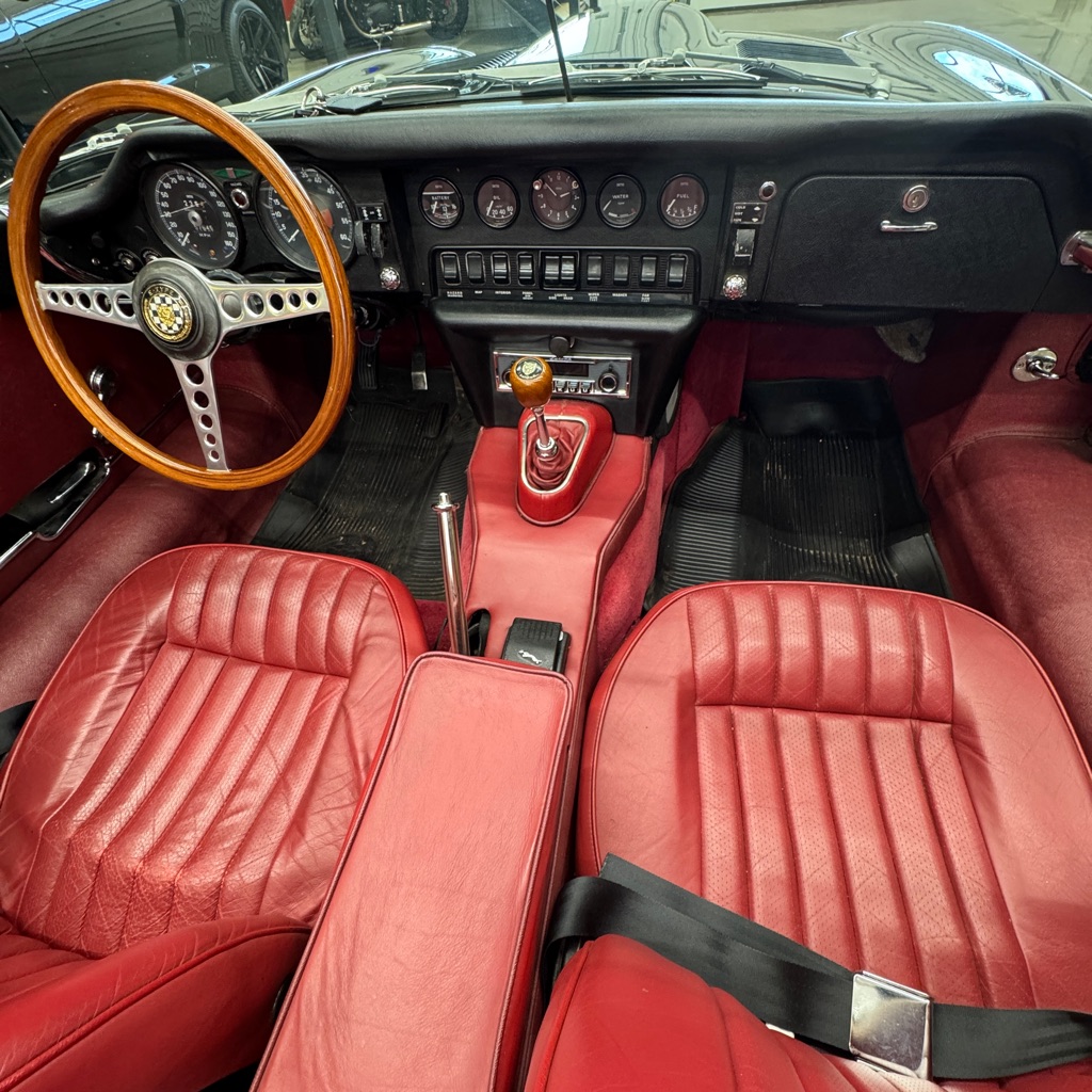 Photo 10 of this JAGUAR E-TYPE