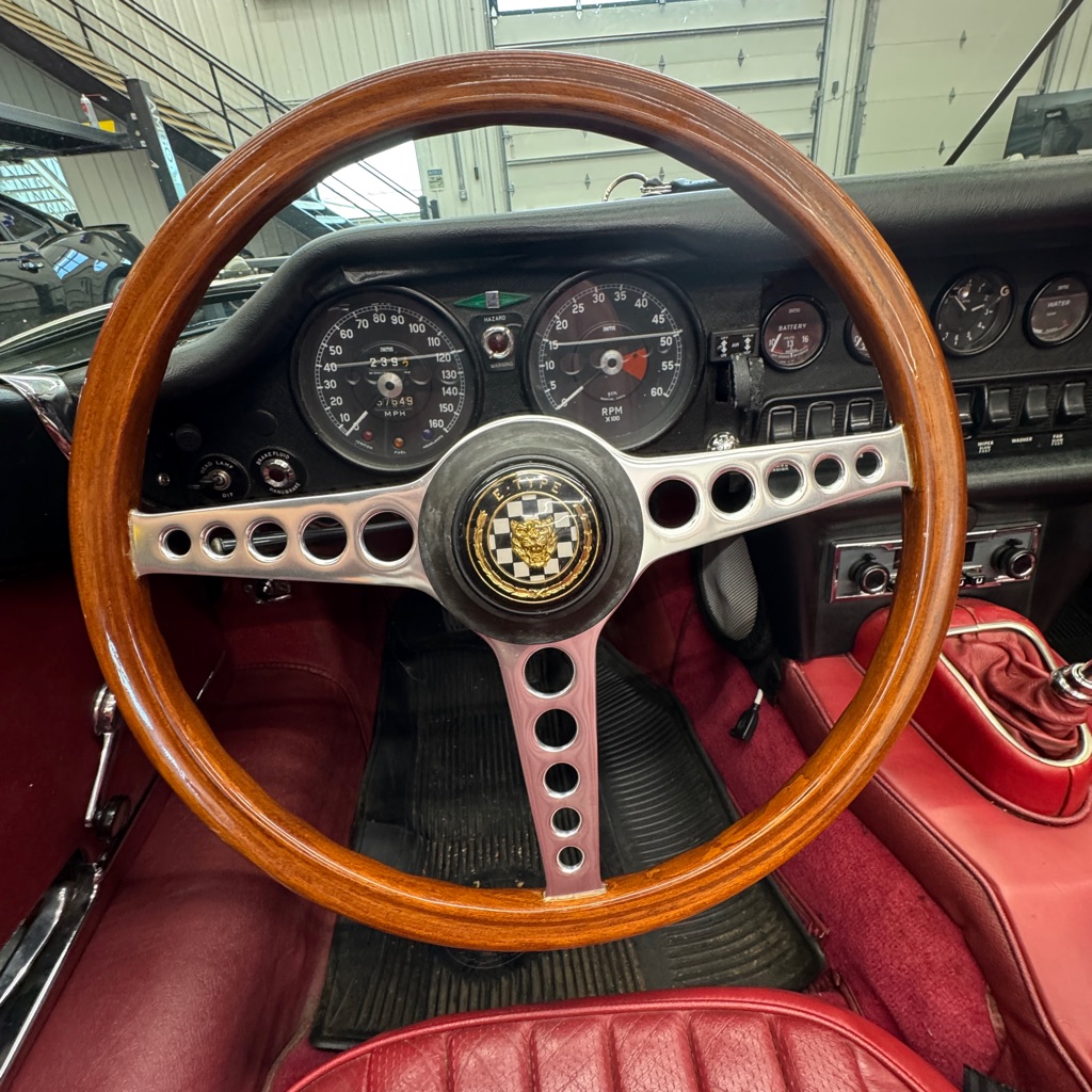 Photo 12 of this JAGUAR E-TYPE