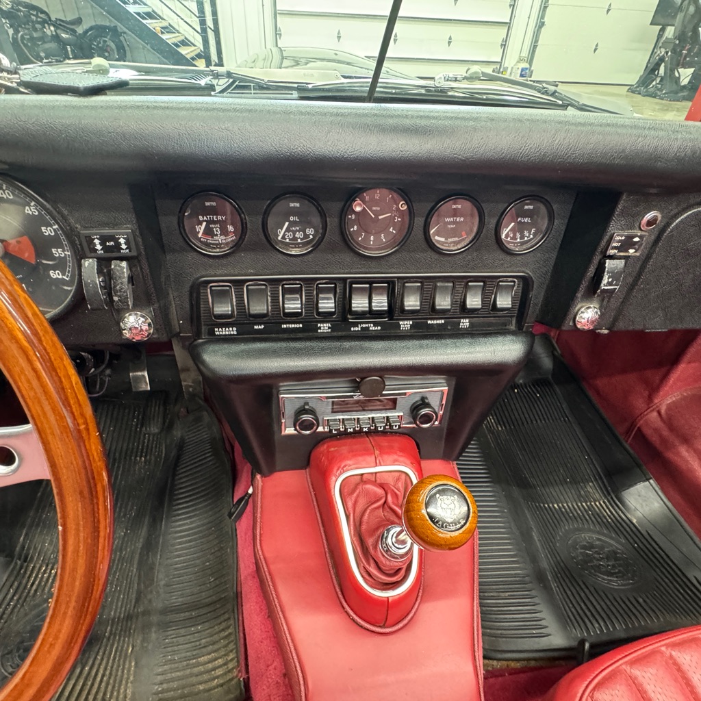 Photo 13 of this JAGUAR E-TYPE