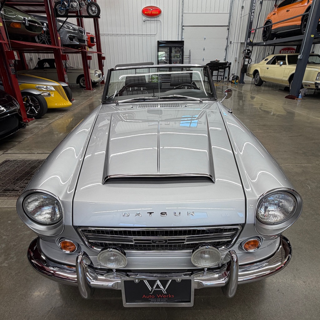 Photo 3 of this DATSUN 2000