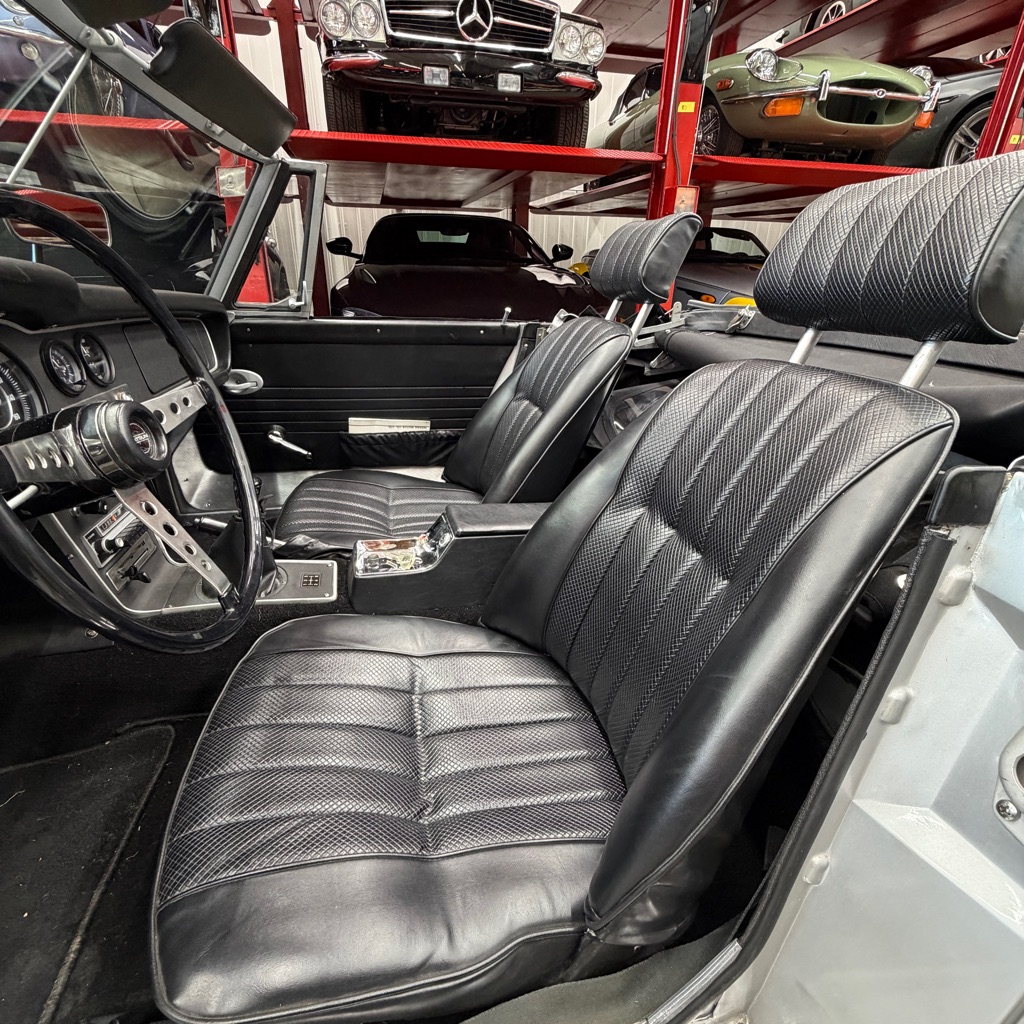 Photo 6 of this DATSUN 2000