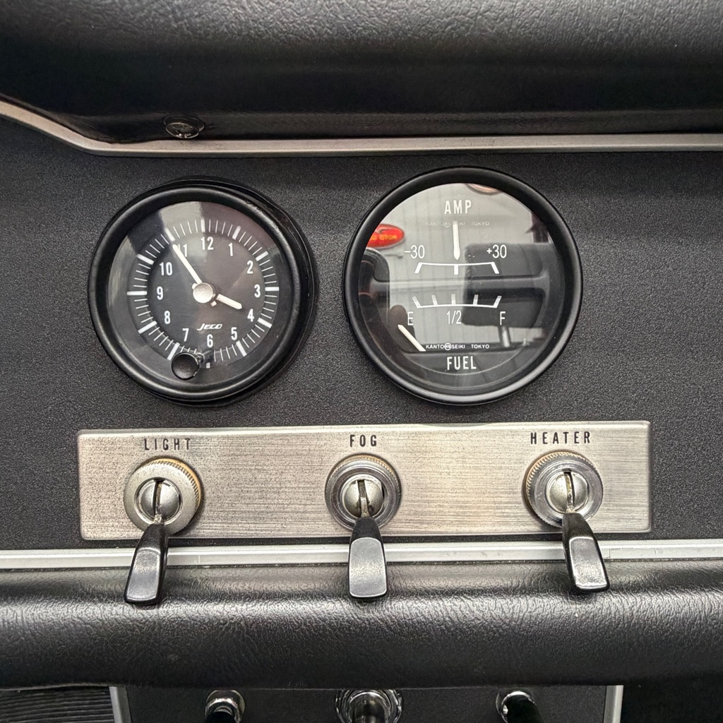 Photo 12 of this DATSUN 2000