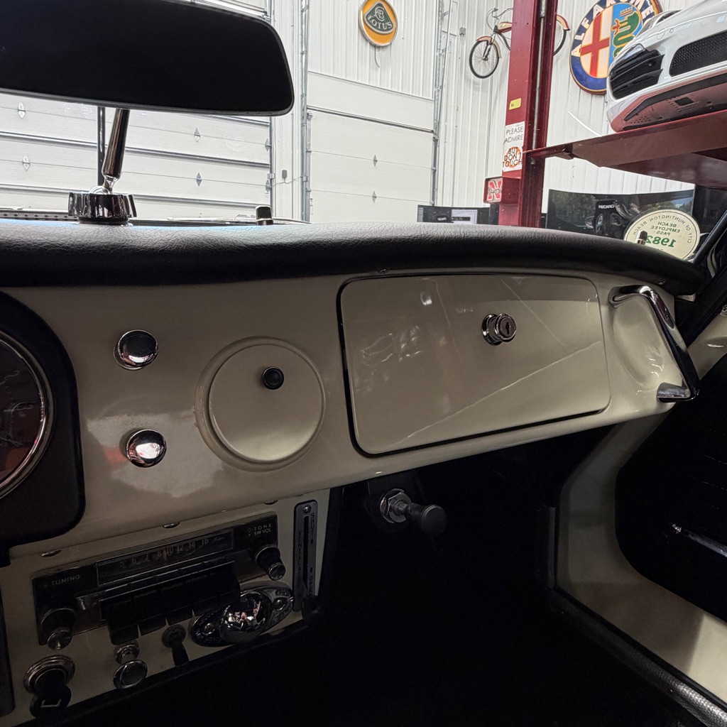 Photo 14 of this DATSUN 1500