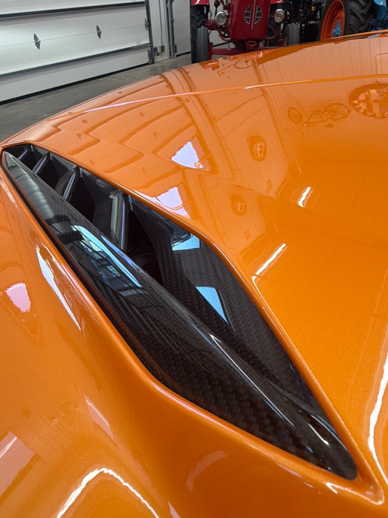 Photo 32 of this LAMBORGHINI URUS