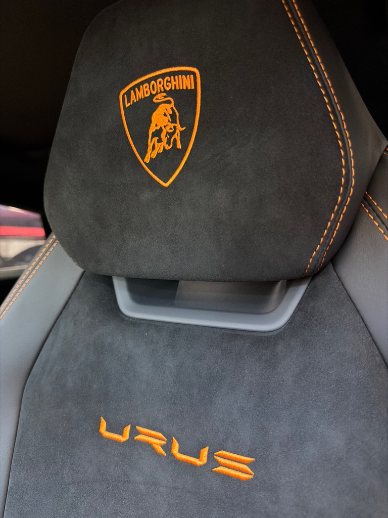 Photo 29 of this LAMBORGHINI URUS