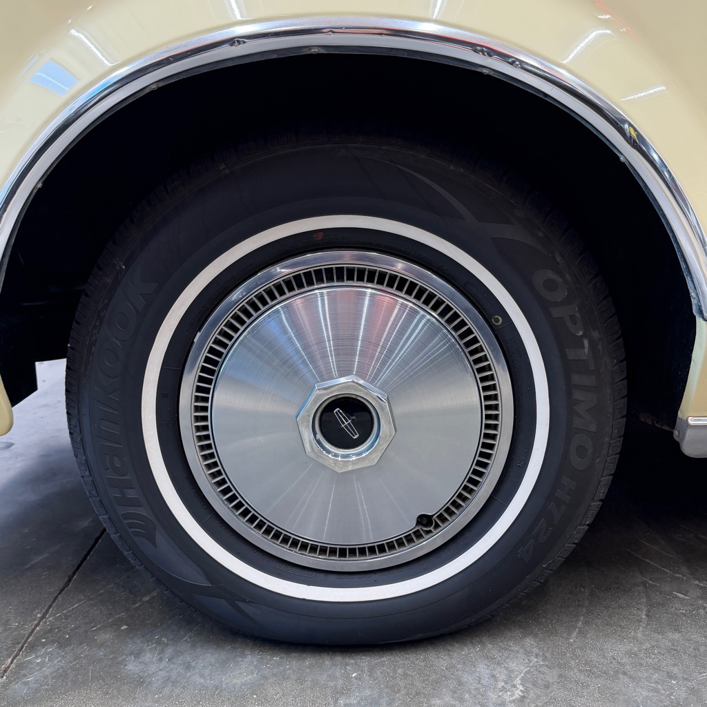 Photo 20 of this LINCOLN CONTINENTAL