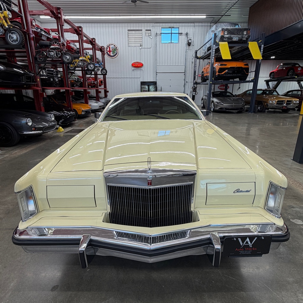 Photo 3 of this LINCOLN CONTINENTAL