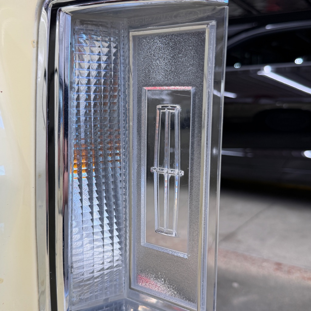 Photo 24 of this LINCOLN CONTINENTAL