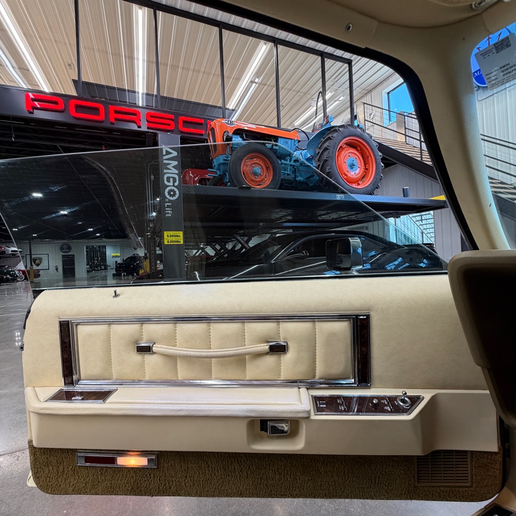 Photo 16 of this LINCOLN CONTINENTAL