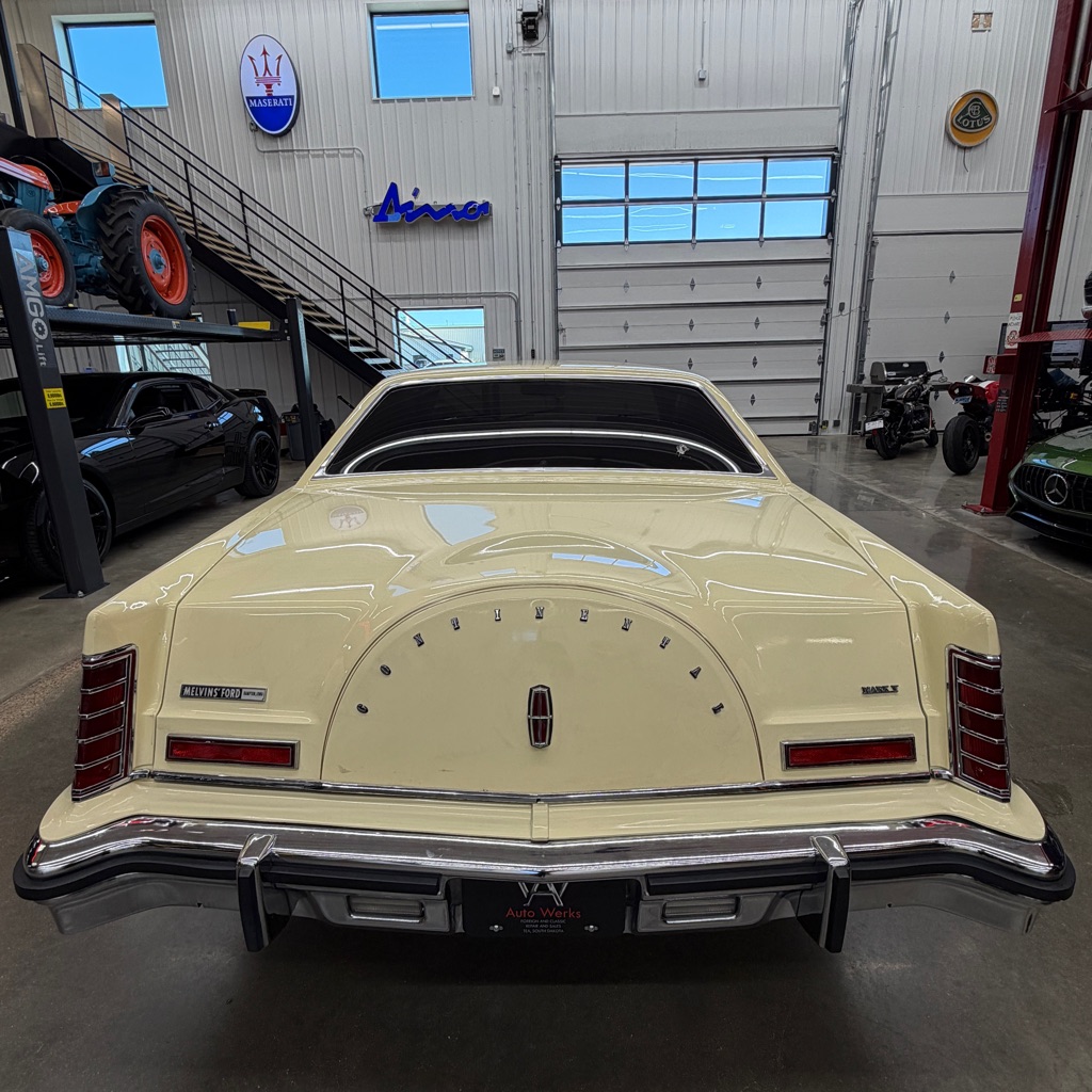 Photo 4 of this LINCOLN CONTINENTAL