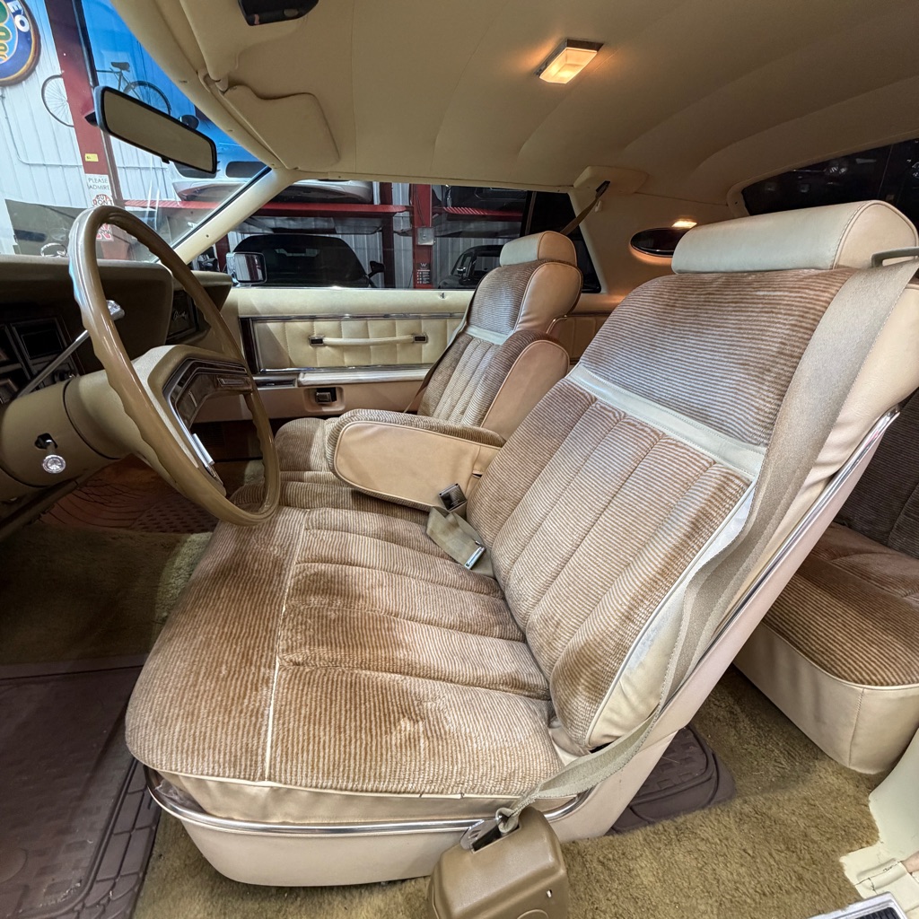 Photo 5 of this LINCOLN CONTINENTAL