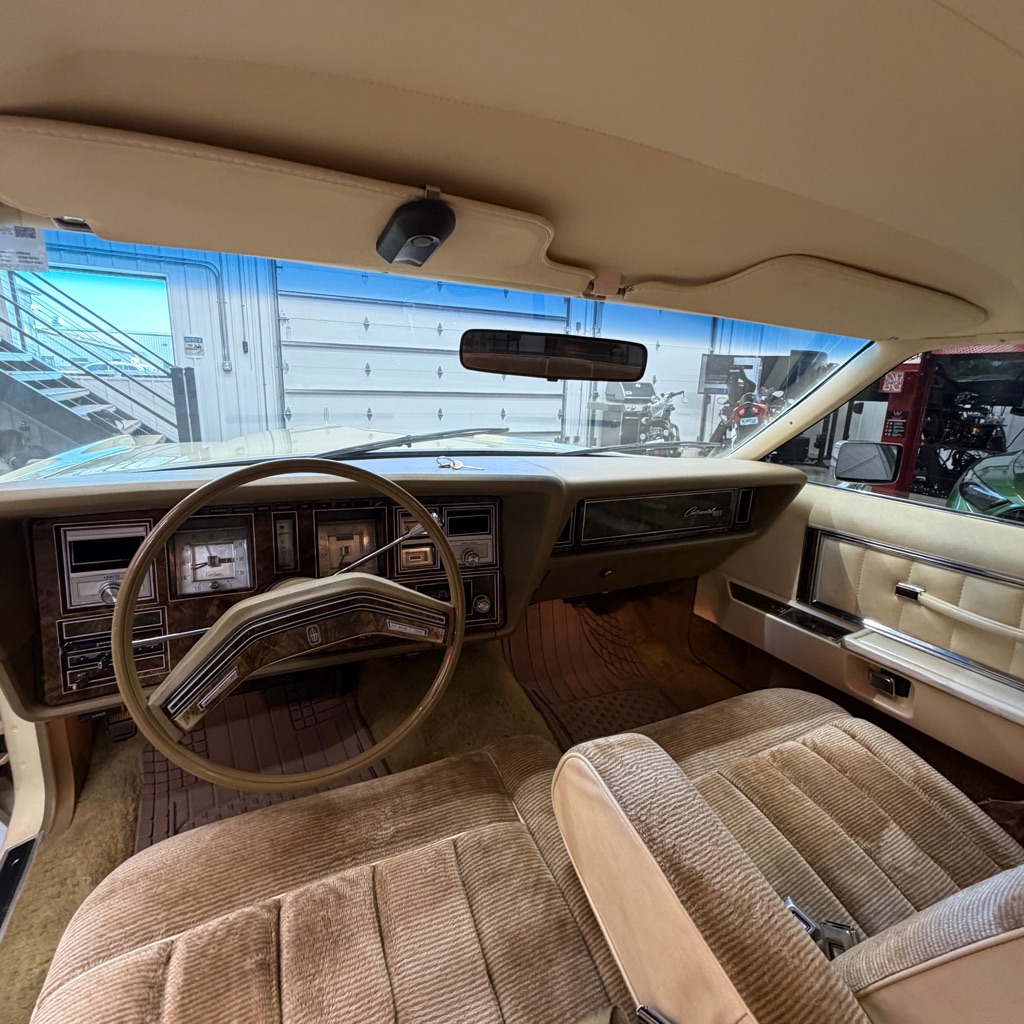 Photo 10 of this LINCOLN CONTINENTAL