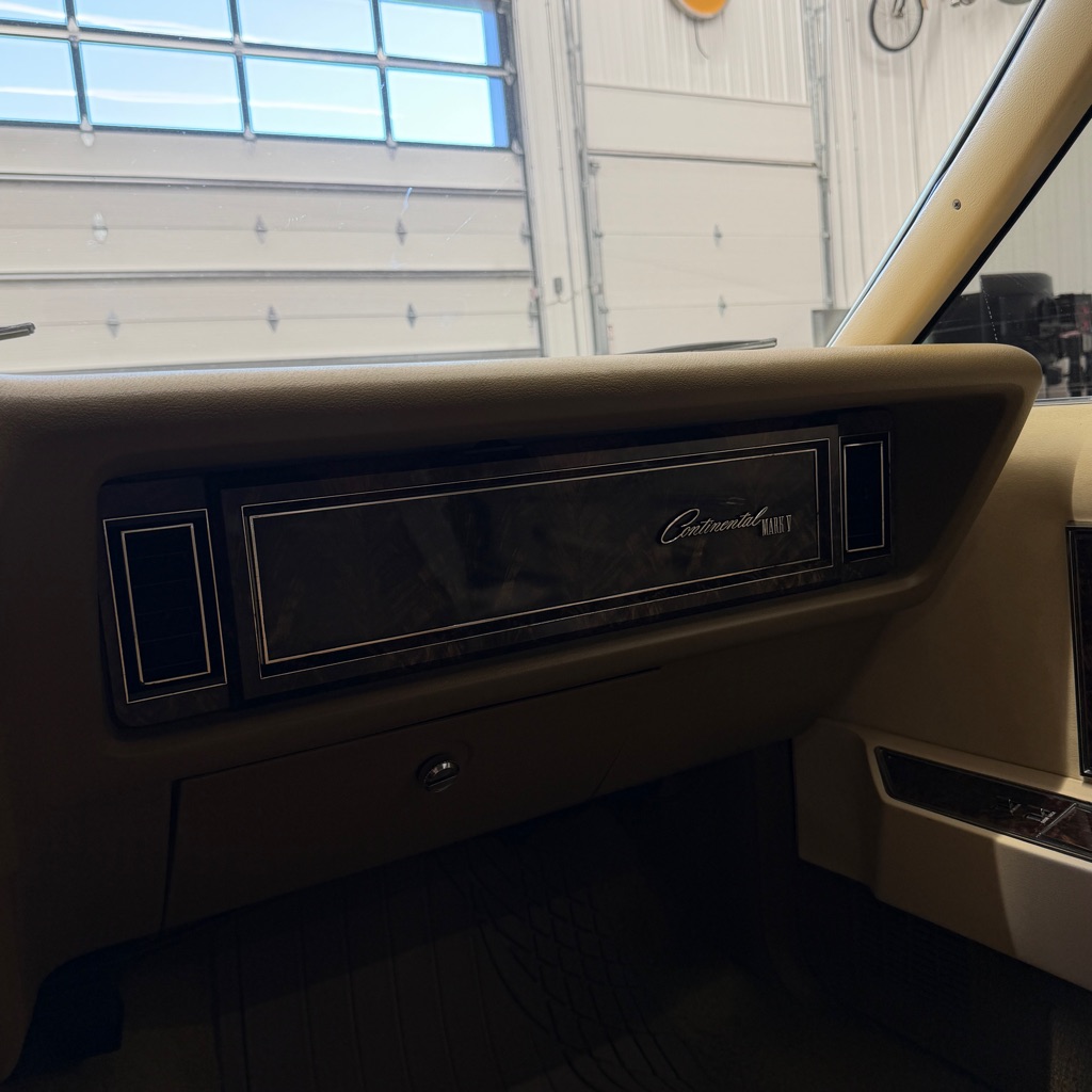 Photo 14 of this LINCOLN CONTINENTAL