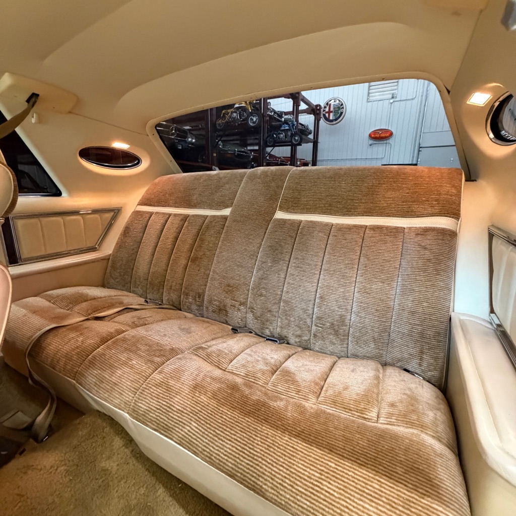 Photo 7 of this LINCOLN CONTINENTAL