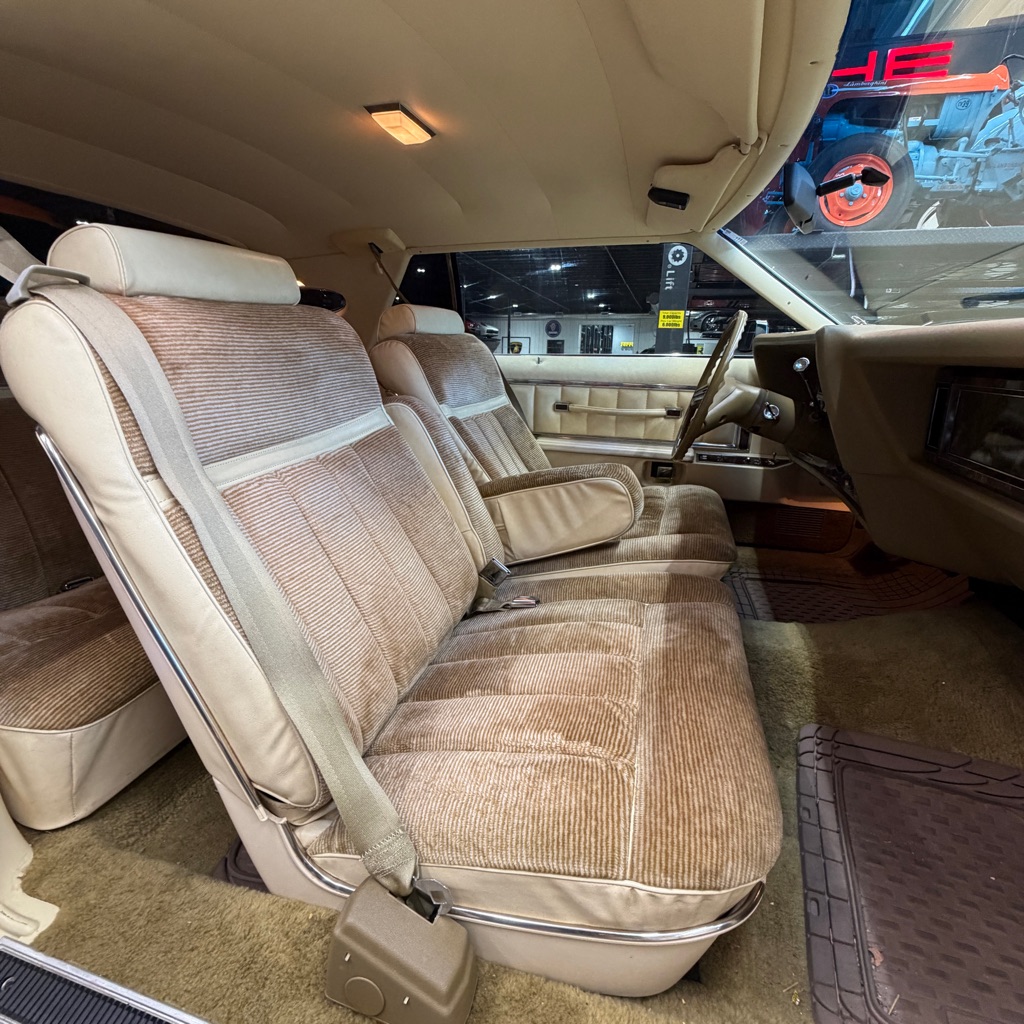 Photo 6 of this LINCOLN CONTINENTAL
