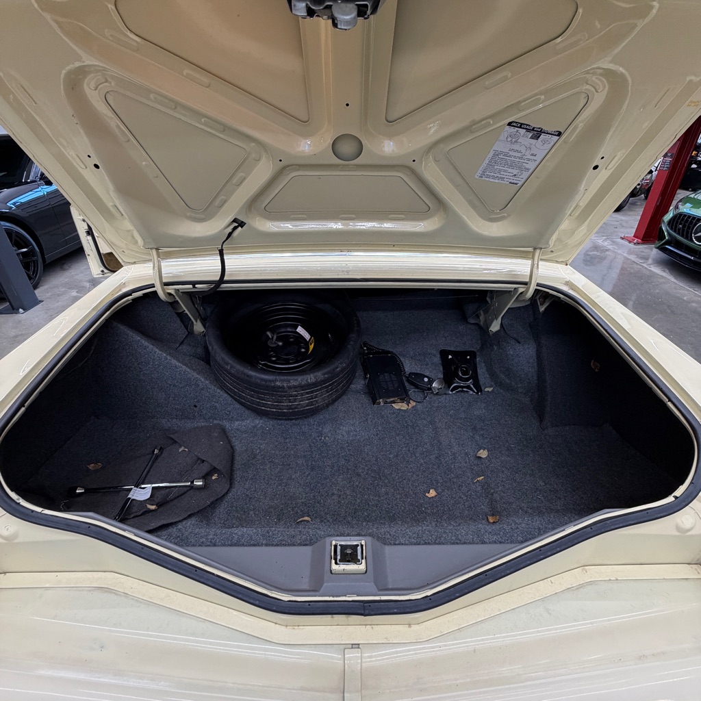Photo 27 of this LINCOLN CONTINENTAL