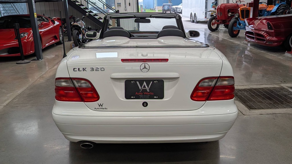 Photo 6 of this MERCEDES-BENZ CLK