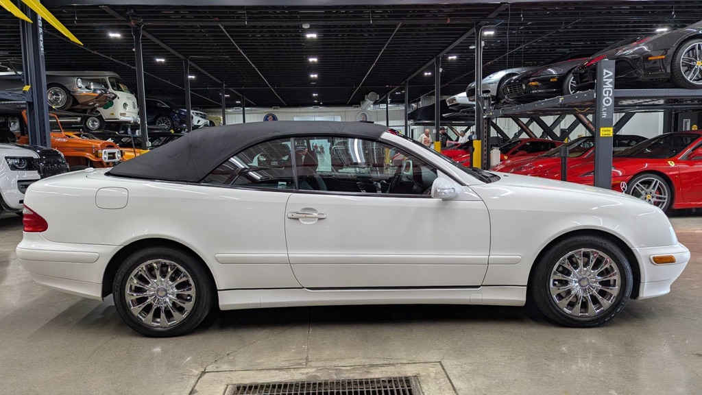 Photo 11 of this MERCEDES-BENZ CLK