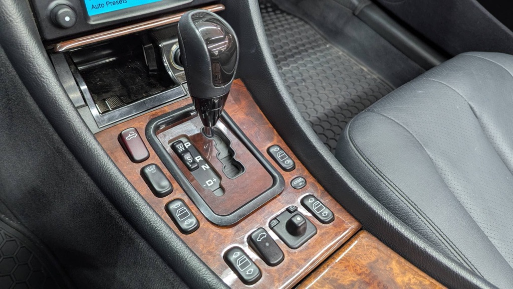 Photo 18 of this MERCEDES-BENZ CLK