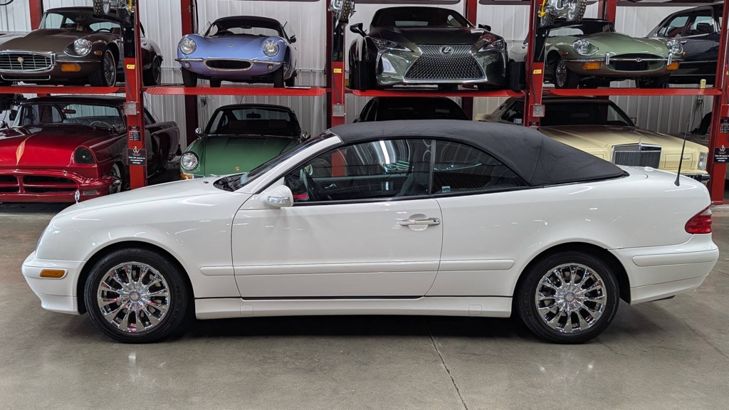 Photo 10 of this MERCEDES-BENZ CLK
