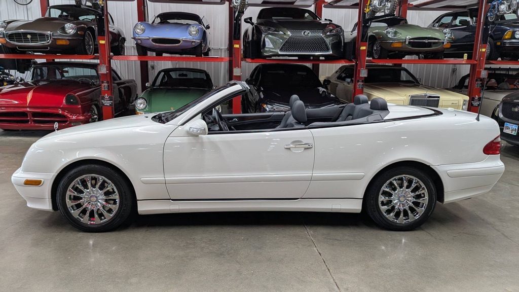 Photo 4 of this MERCEDES-BENZ CLK