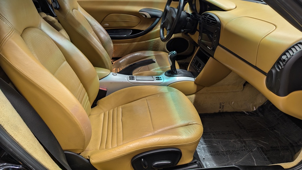 Photo 10 of this PORSCHE BOXSTER