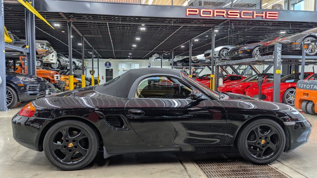 Photo 8 of this PORSCHE BOXSTER