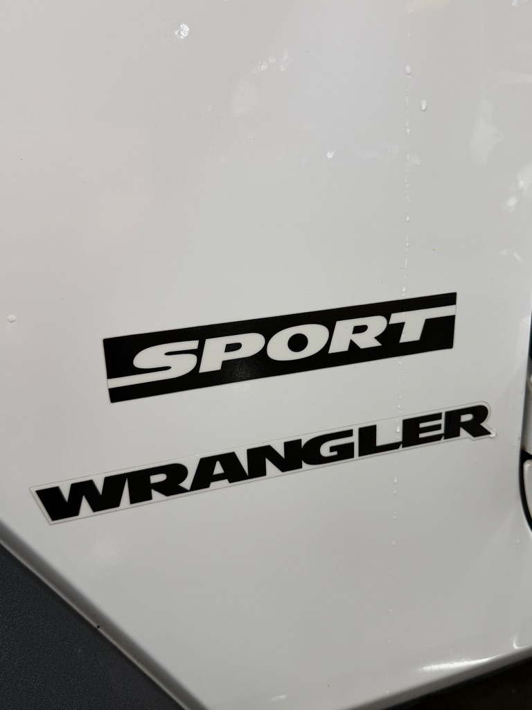 Photo 15 of this JEEP WRANGLER