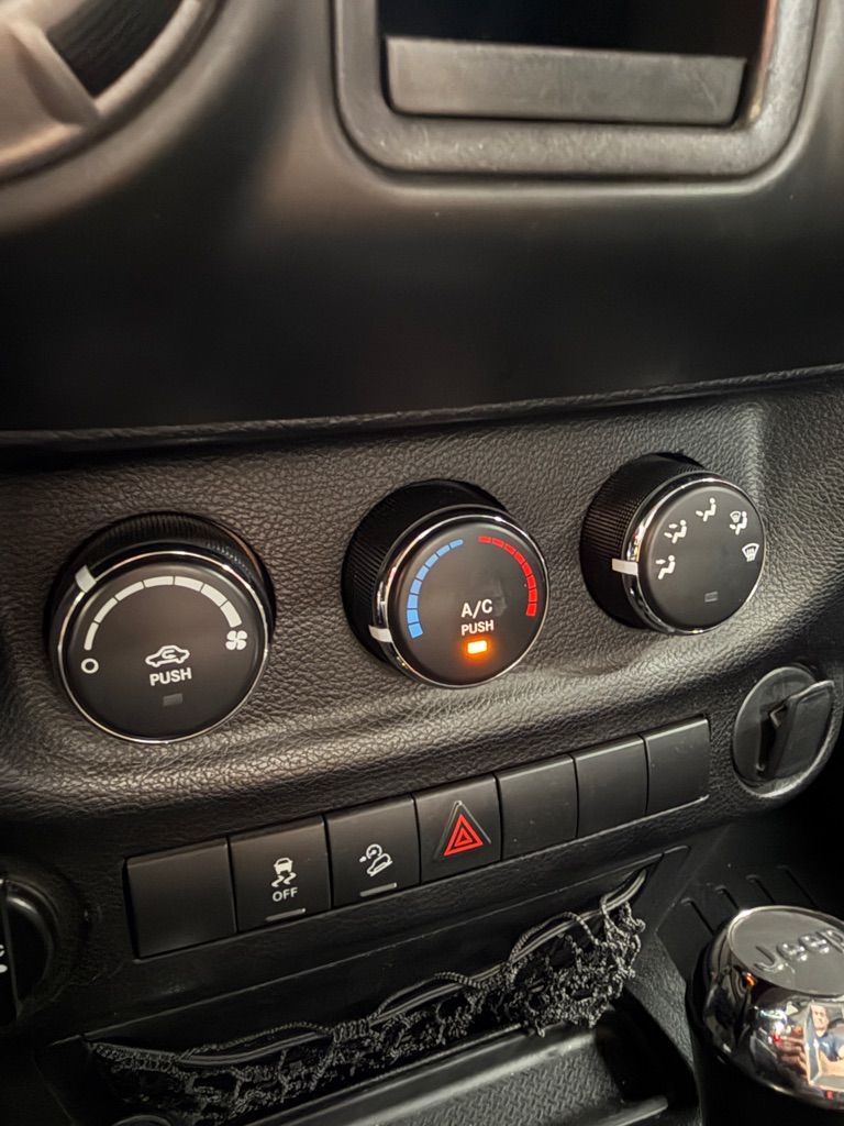 Photo 12 of this JEEP WRANGLER