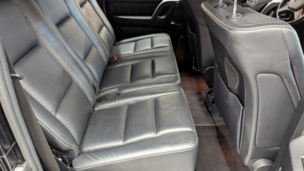 Photo 16 of this MERCEDES-BENZ G-CLASS