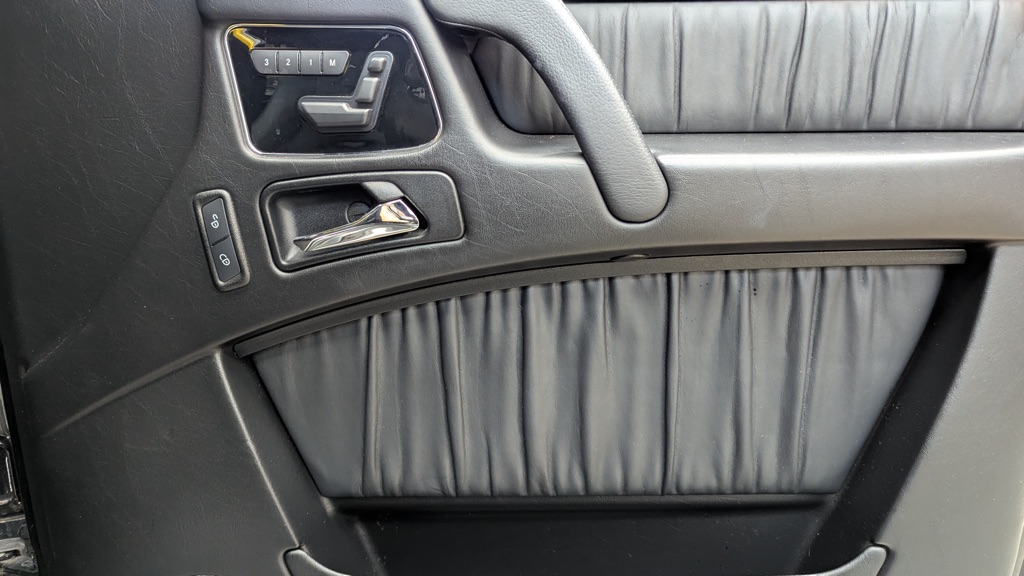 Photo 29 of this MERCEDES-BENZ G-CLASS