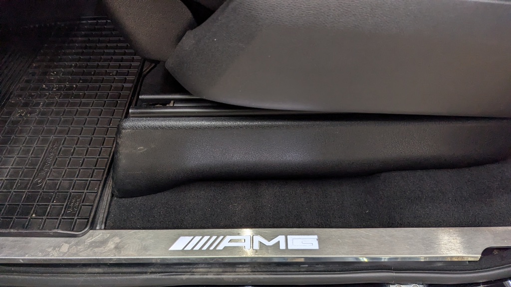 Photo 13 of this MERCEDES-BENZ G-CLASS