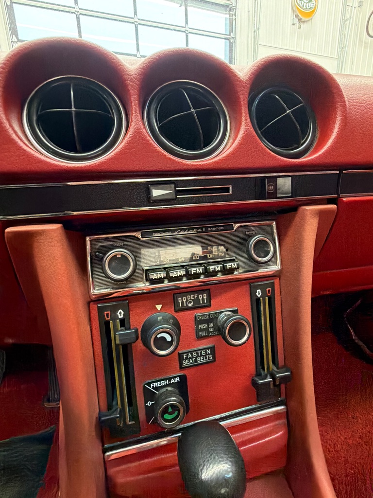 Photo 10 of this MERCEDES BENZ 450SL