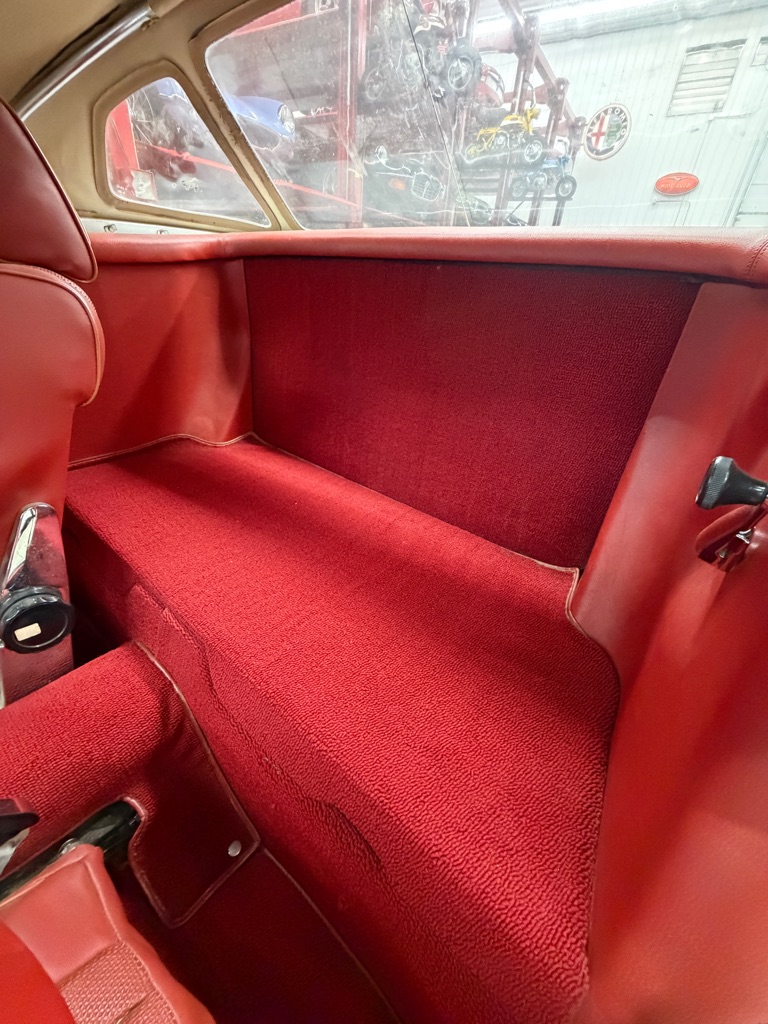 Photo 7 of this MERCEDES BENZ 450SL