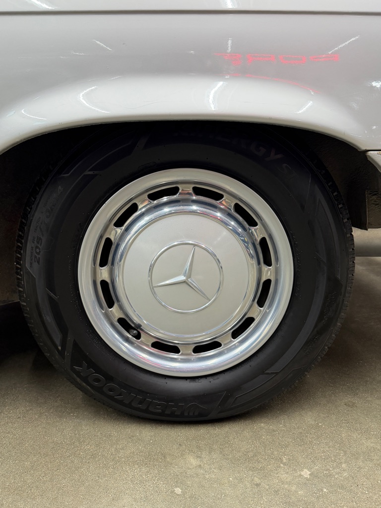 Photo 19 of this MERCEDES BENZ 450SL