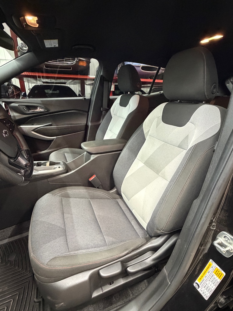 Photo 5 of this CHEVROLET TRAX