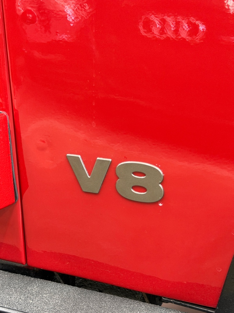 Photo 23 of this LAND ROVER DEFENDER