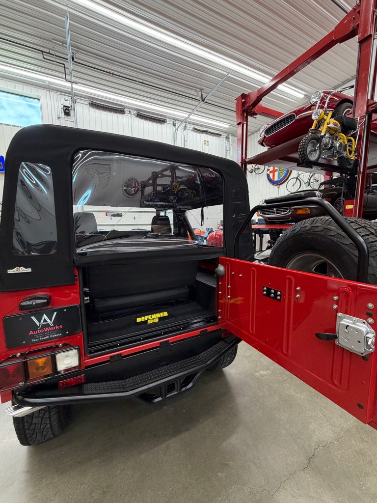 Photo 24 of this LAND ROVER DEFENDER