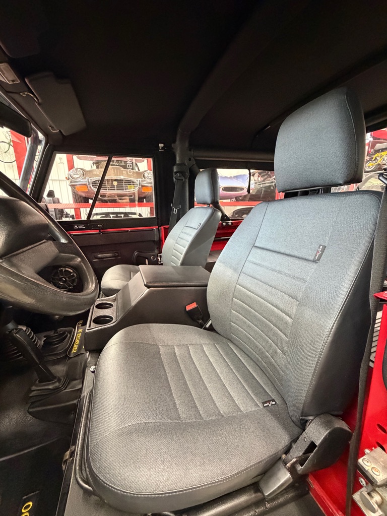 Photo 5 of this LAND ROVER DEFENDER