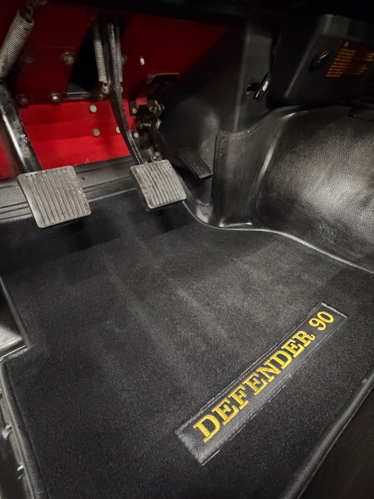 Photo 9 of this LAND ROVER DEFENDER