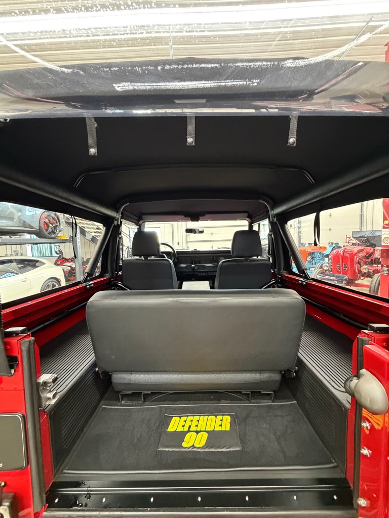 Photo 25 of this LAND ROVER DEFENDER