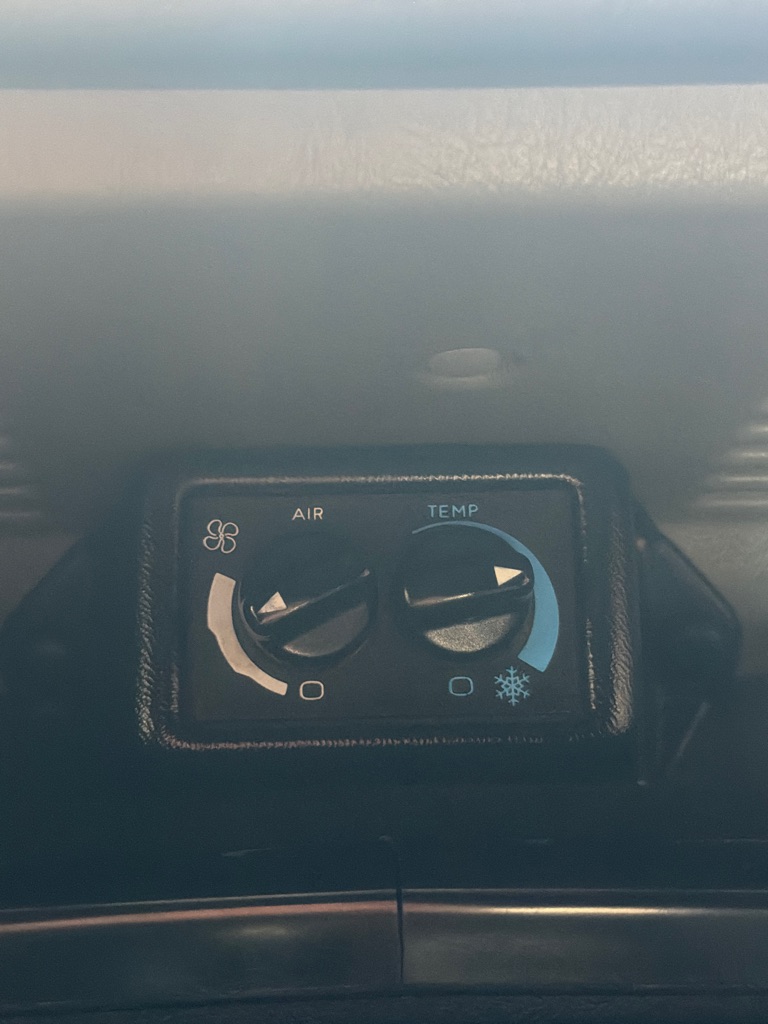 Photo 15 of this LAND ROVER DEFENDER