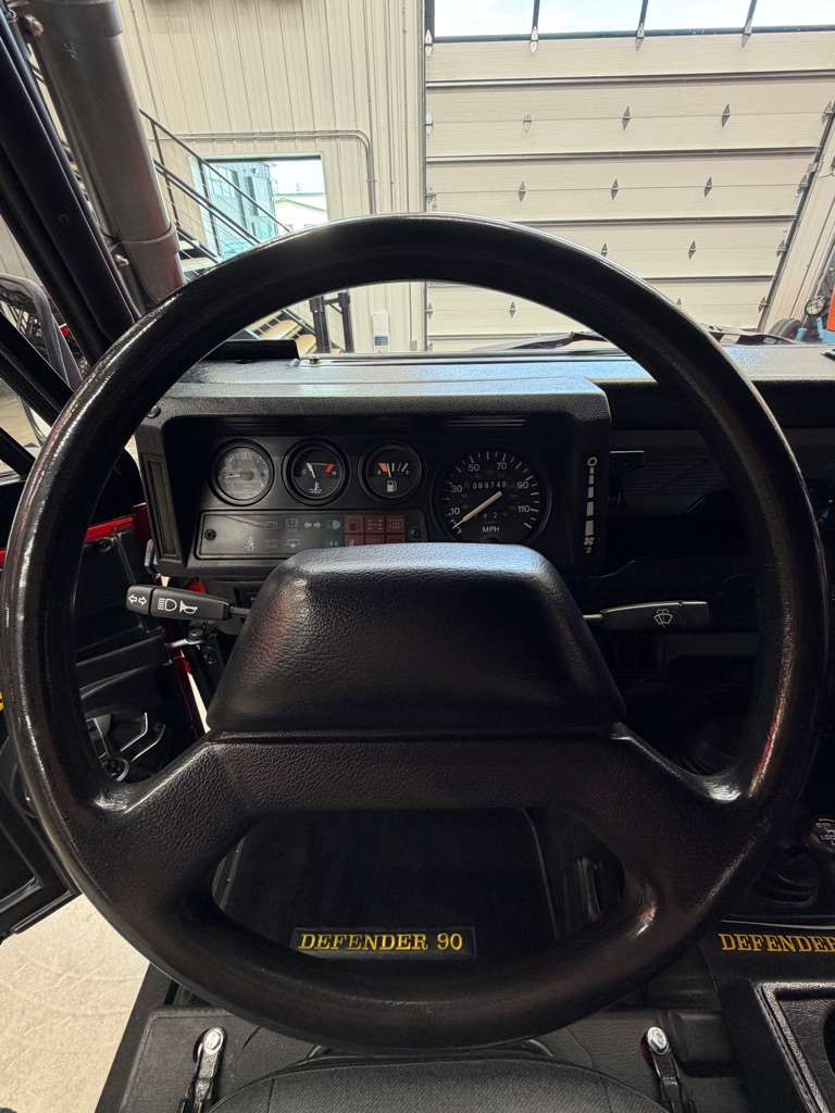 Photo 12 of this LAND ROVER DEFENDER